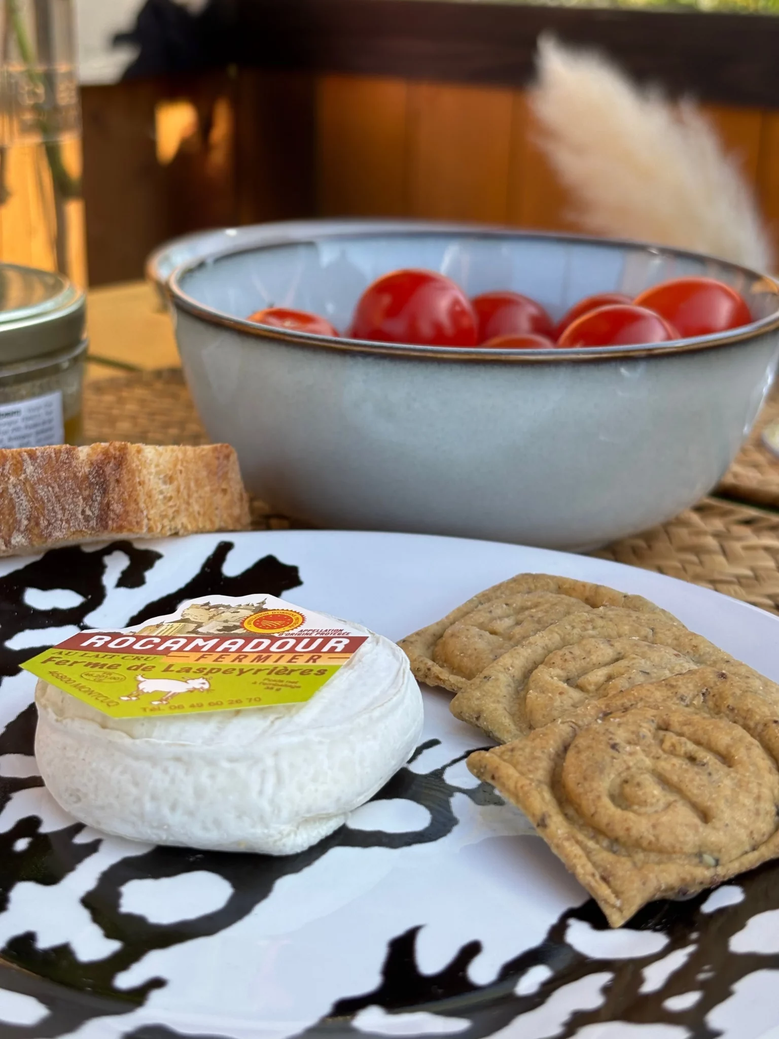 Panier Repas produits locaux Hébergement insolite Domaine du Peyret Puy-L'Évêque Lot